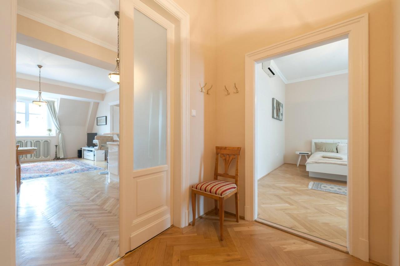 Opera & Basilica 2 Bedrooms With Balcony ブダペスト エクステリア 写真