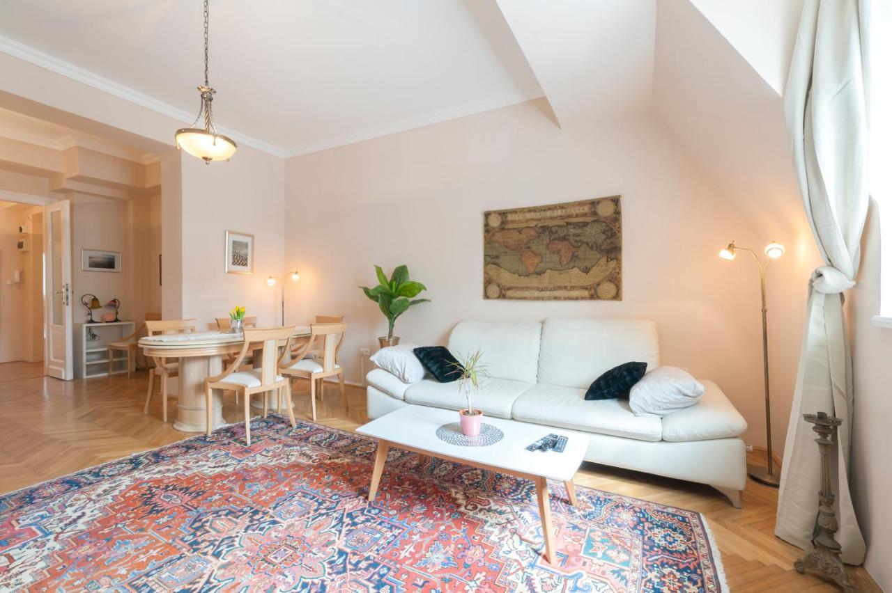 Opera & Basilica 2 Bedrooms With Balcony ブダペスト エクステリア 写真