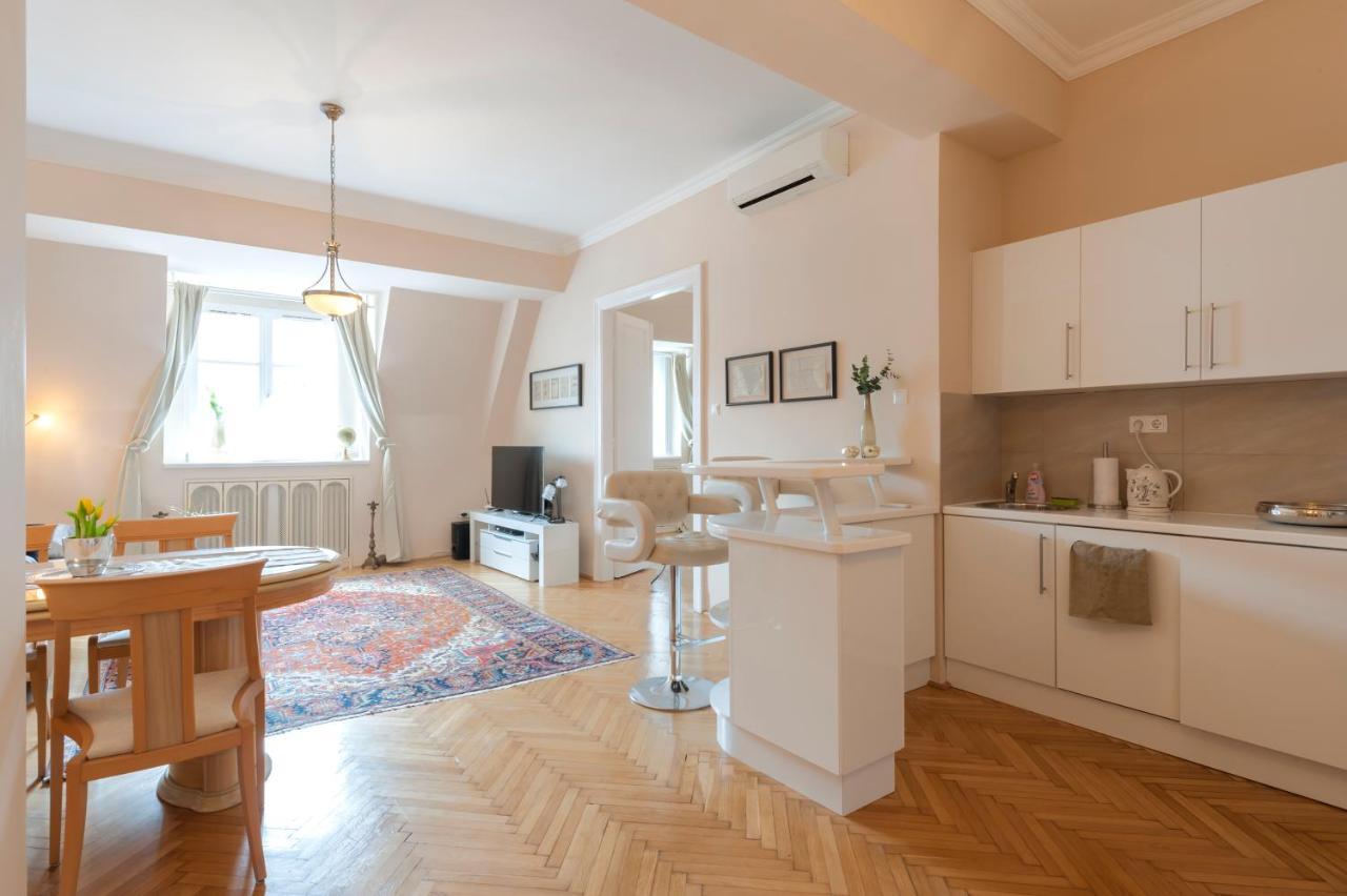 Opera & Basilica 2 Bedrooms With Balcony ブダペスト エクステリア 写真