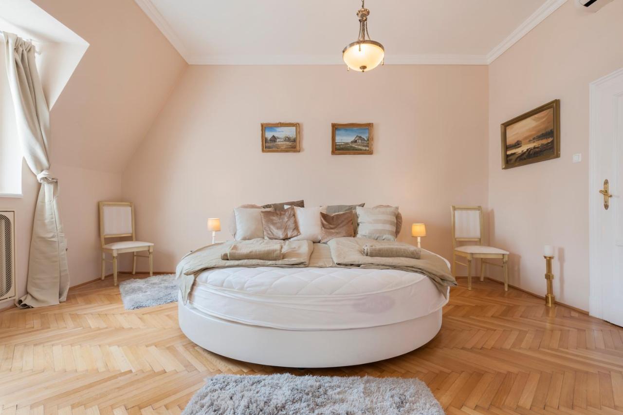 Opera & Basilica 2 Bedrooms With Balcony ブダペスト エクステリア 写真